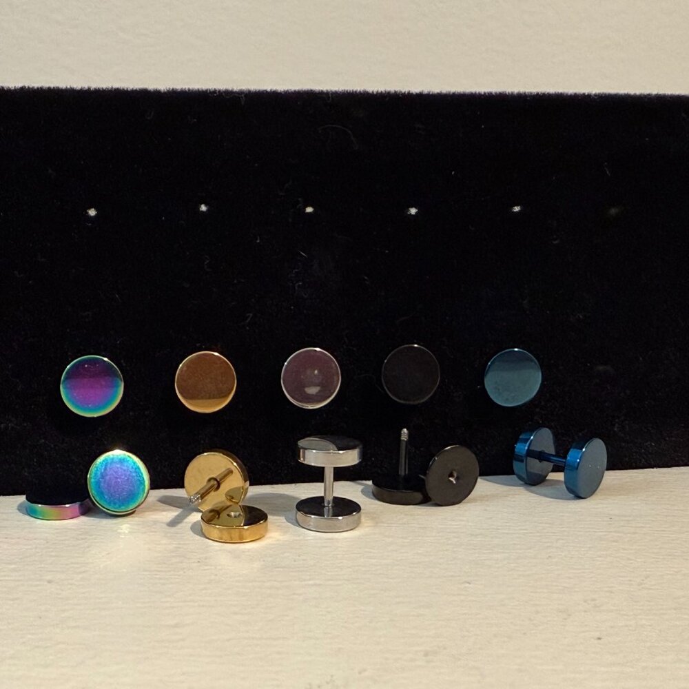 FIVE PAIRS OF NAP EARRINGS